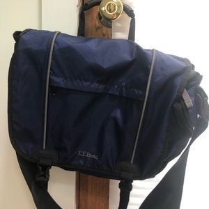 LL Bean kids messenger bag - like new